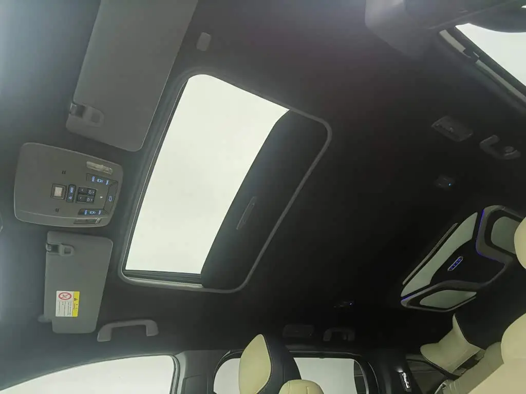 Toyota Sienna 2022 — ფოტო 14/20