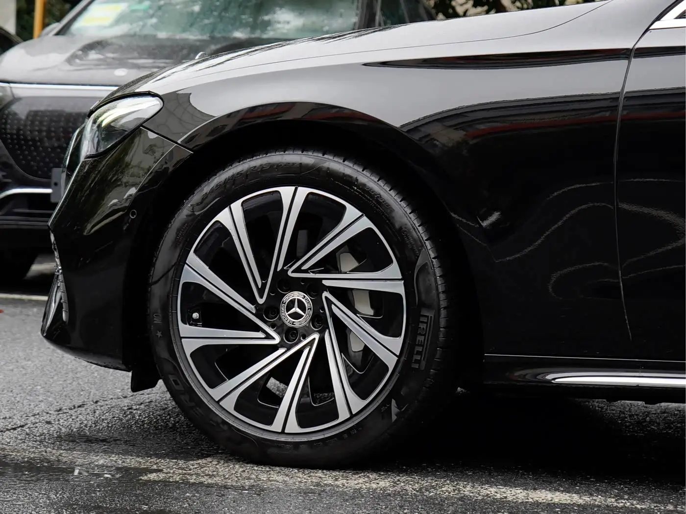 Mercedes-Benz E-Class 2024 — Photo 8/20