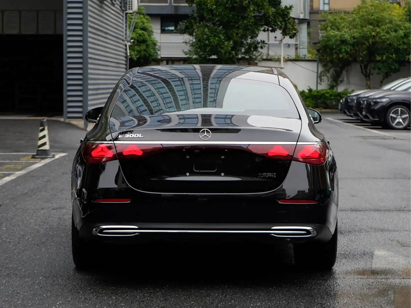 Mercedes-Benz E-Class 2024 — Photo 5/20