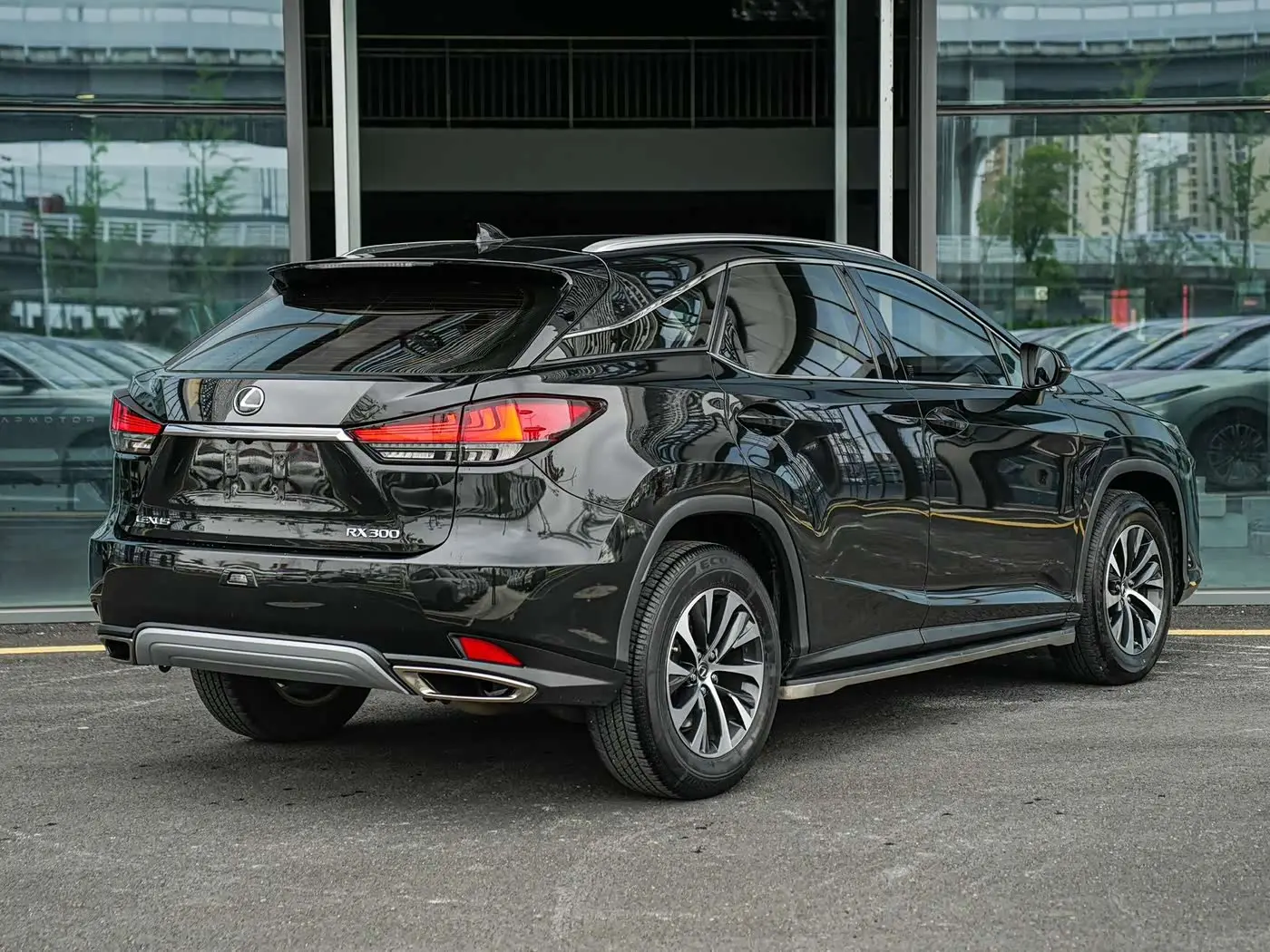 Lexus RX 2020 — Фото 4/20