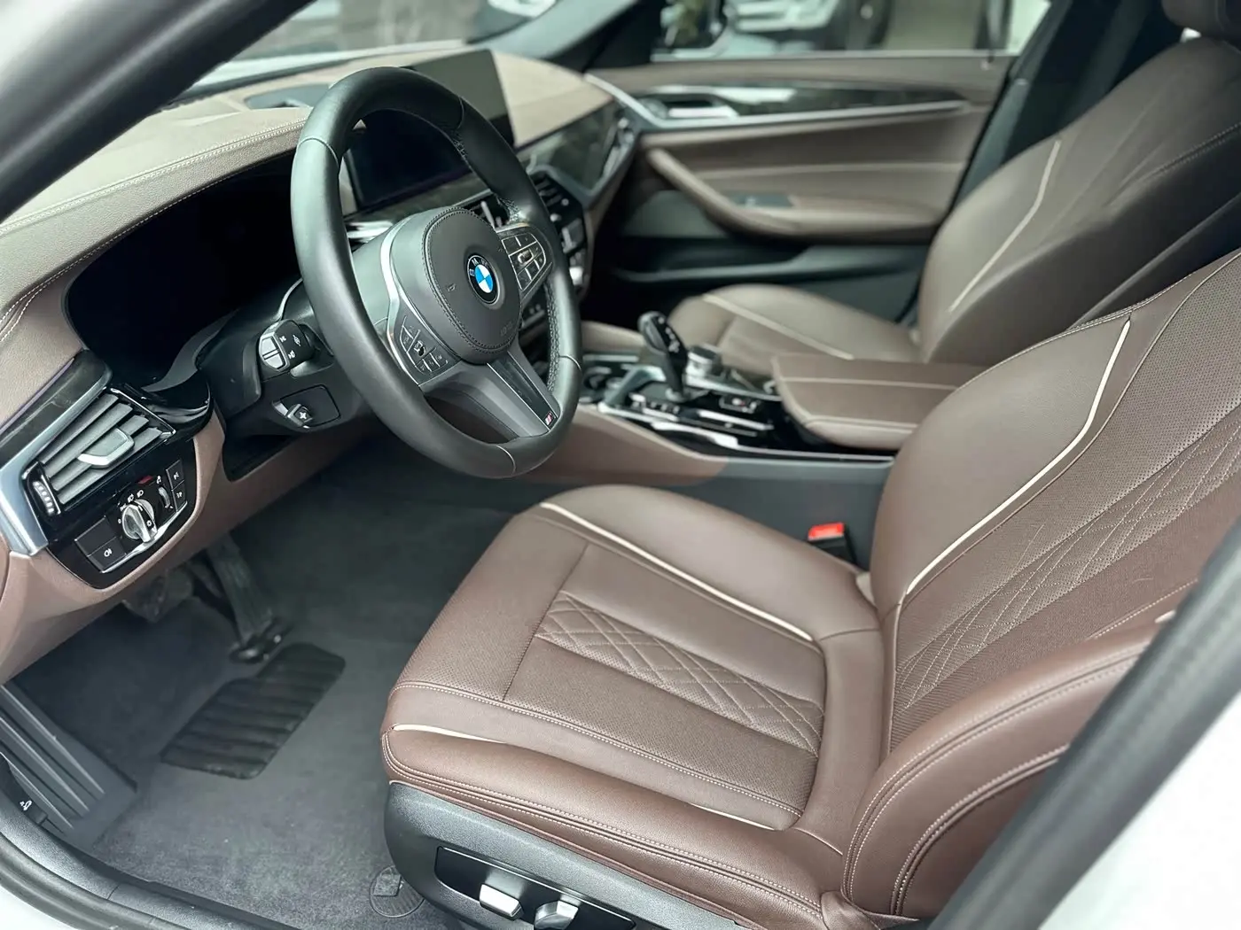 BMW 5 Series 2023 — Photo 5/13