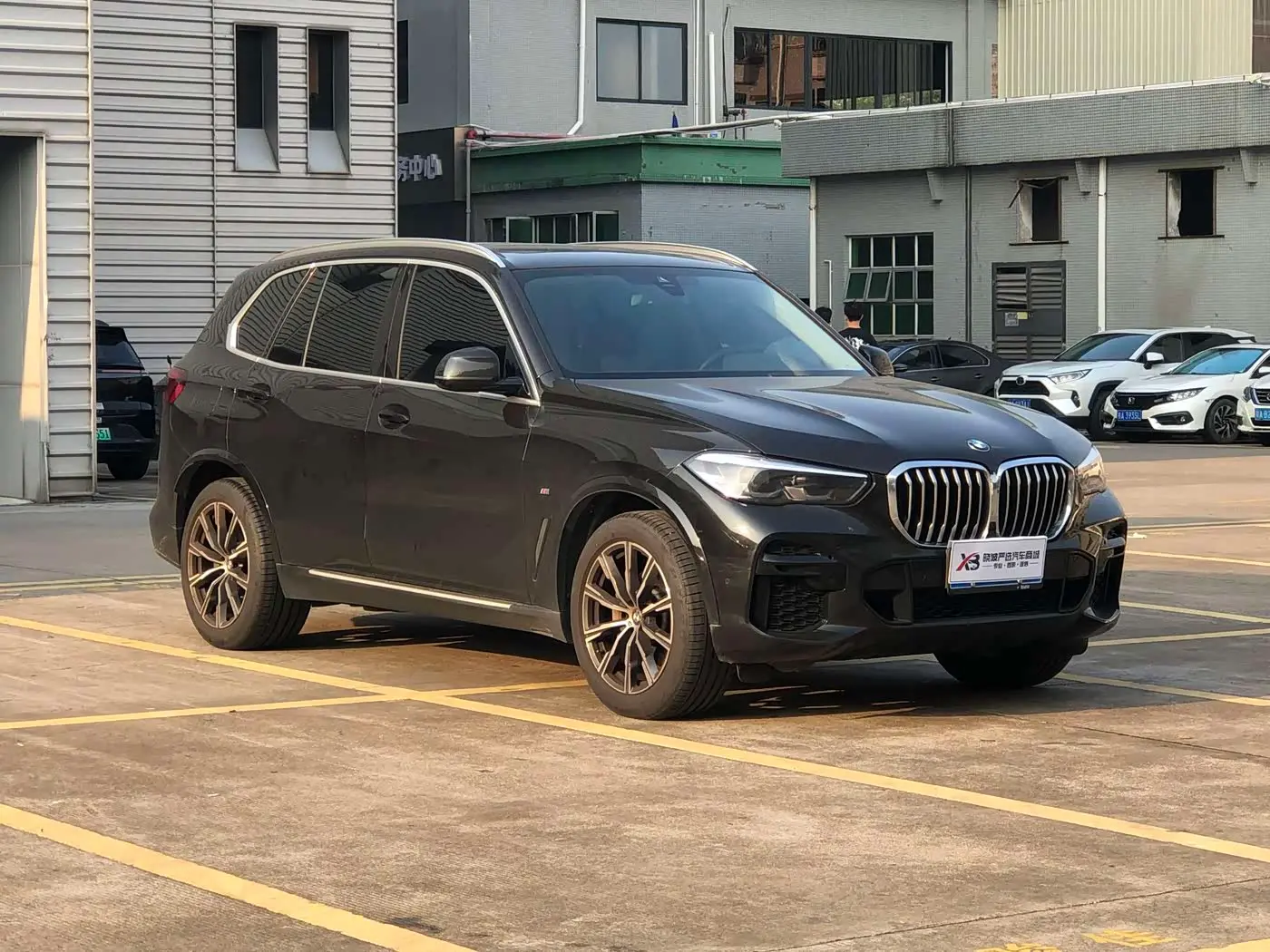 BMW X5 2021 — Фото 3/19