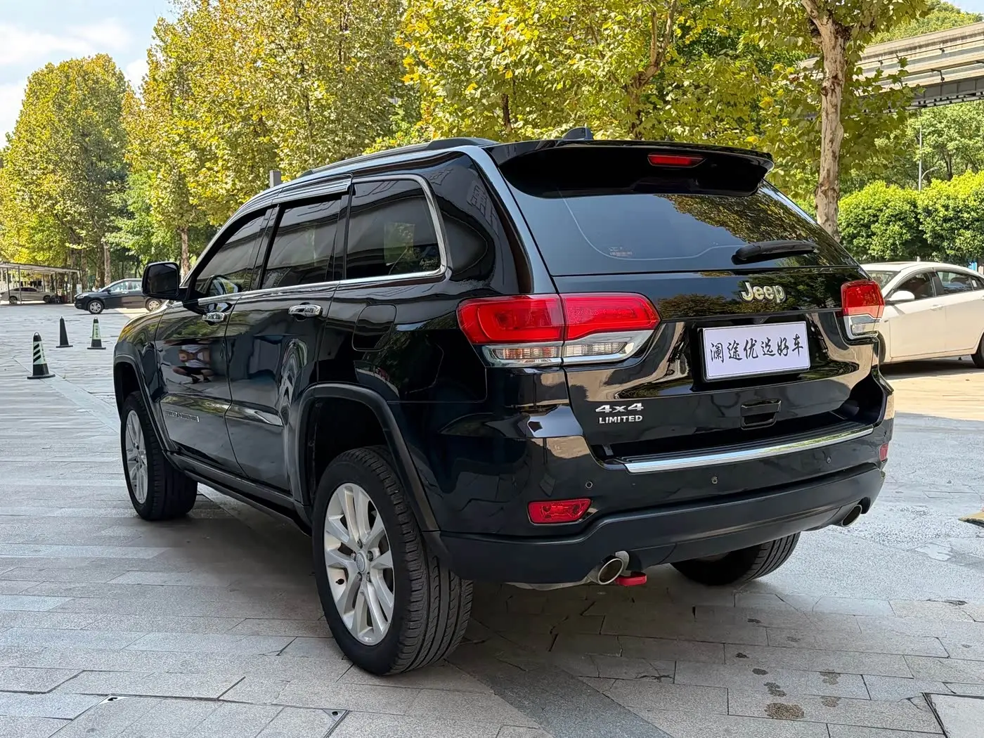 Jeep Grand Cherokee 2017 — Photo 7/18