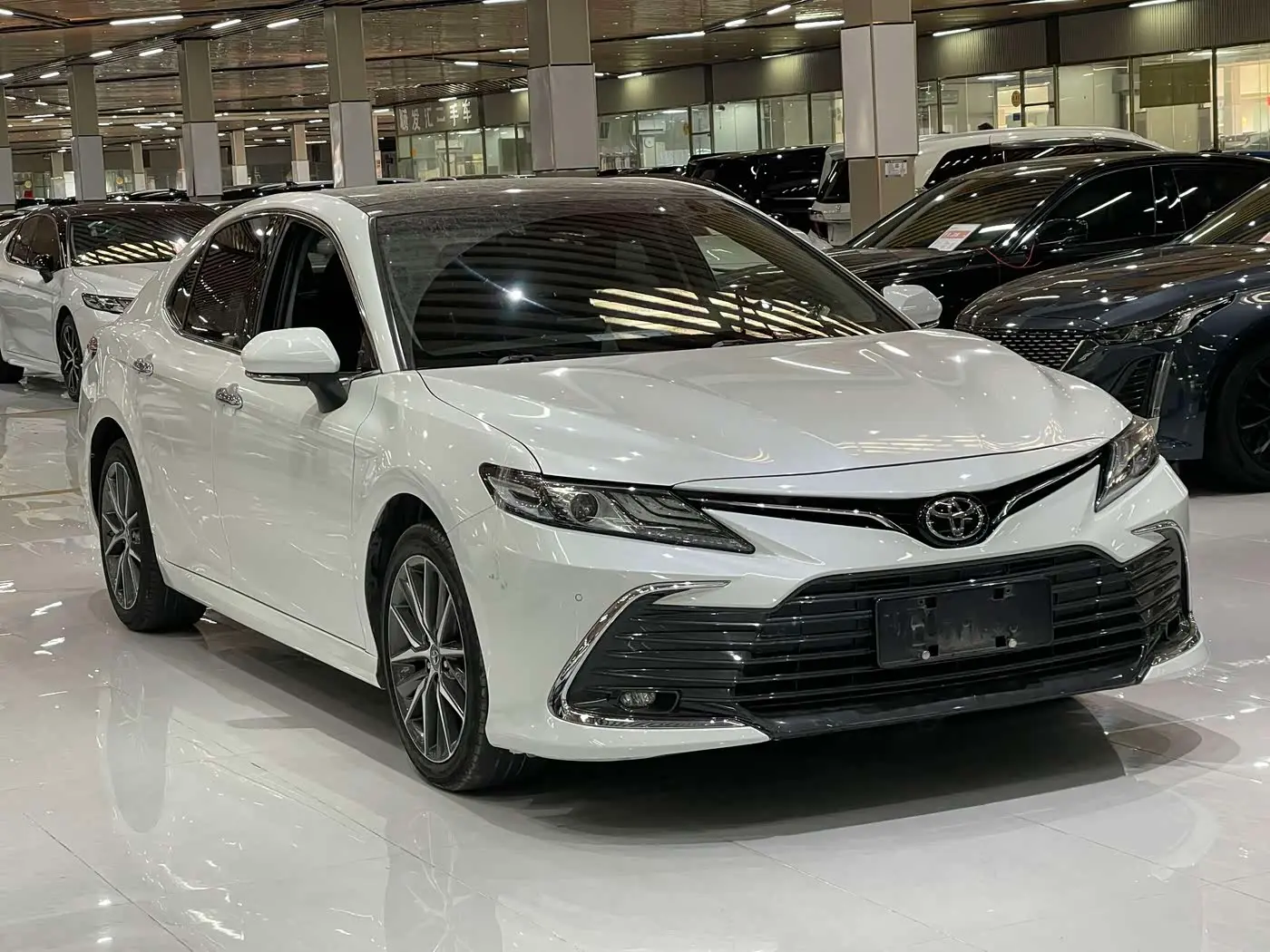 Toyota Camry 2021 — Фото 3/10