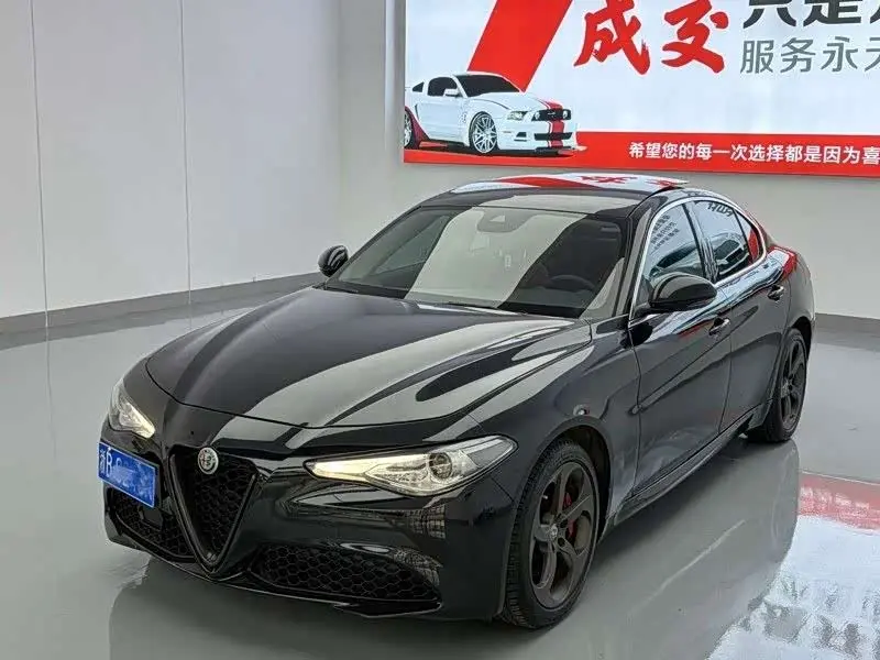Alfa Romeo Giulia 2020 — Фото 3/10