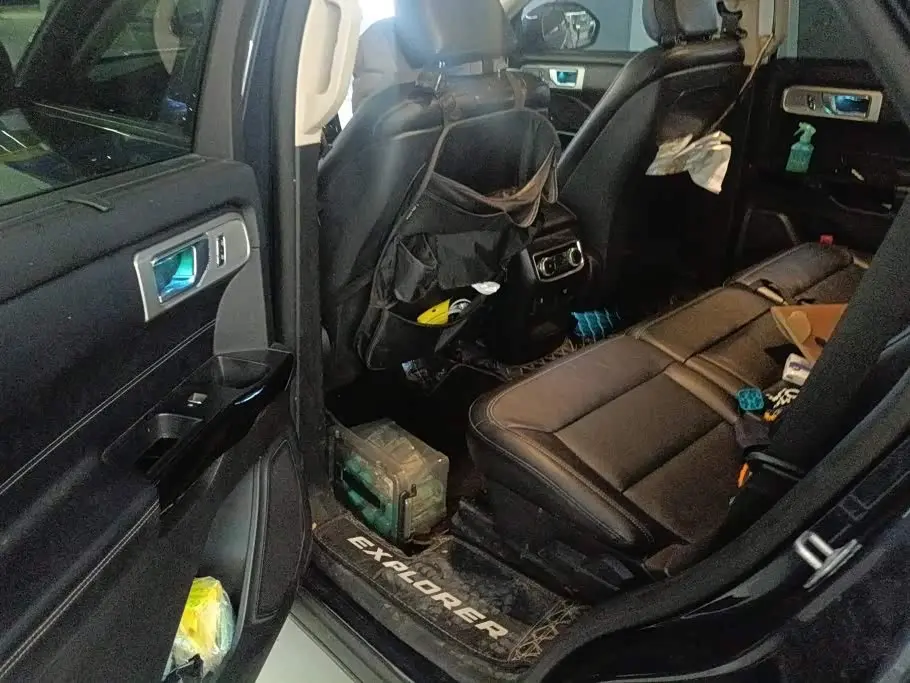 Ford Explorer 2020 — Photo 11/16