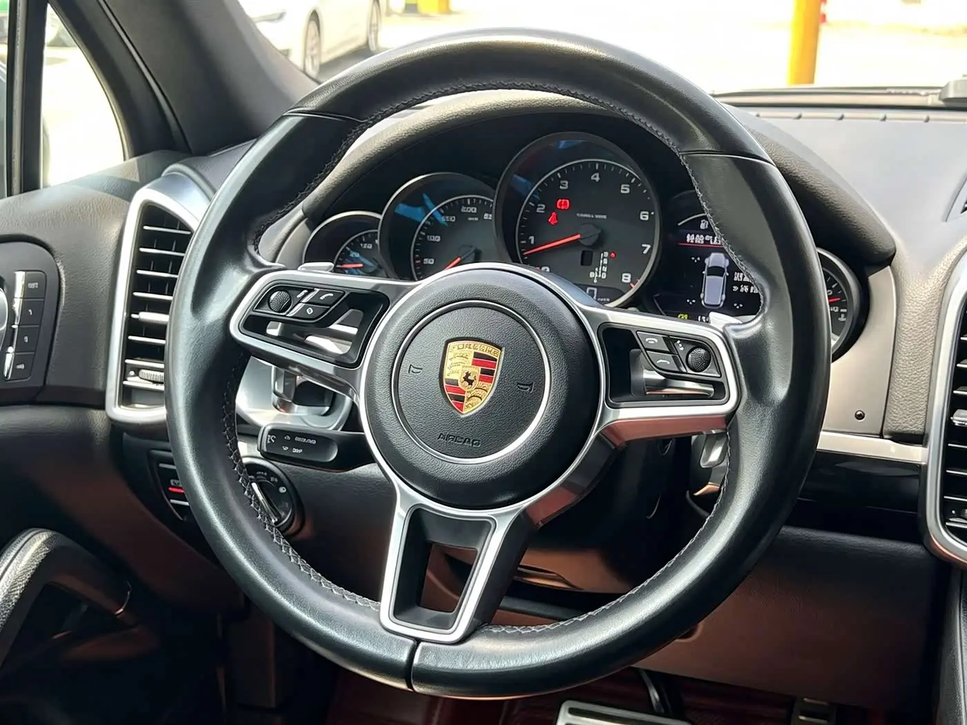 Porsche Cayenne 2017 — Photo 11/13