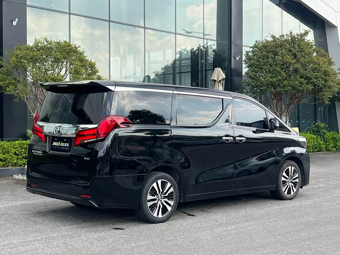 Toyota Alphard 2019 — Photo 9/9