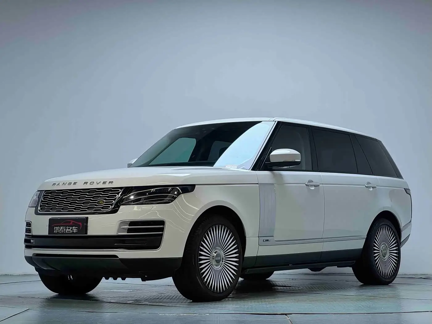 Land Rover Range Rover 2018 — Фото 1/20