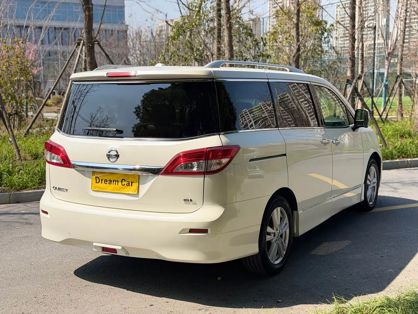 Nissan Quest 2018 — Фото 18/20