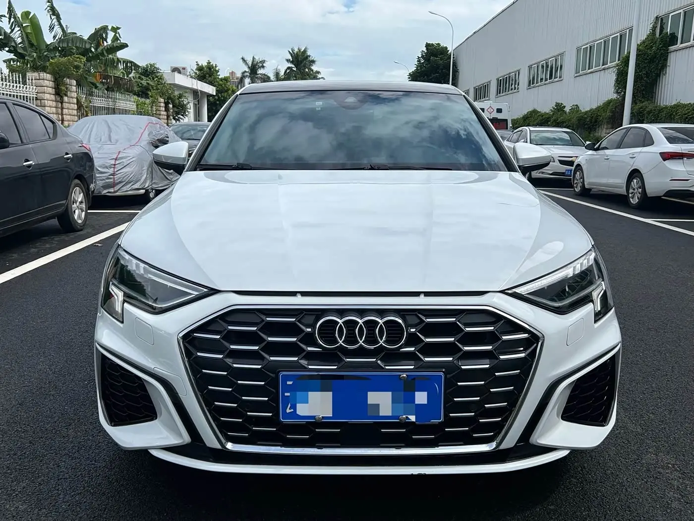 Audi A3 2022 — Фото 2/9