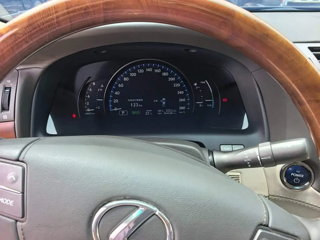 Lexus LS 2010 — Photo 16/18
