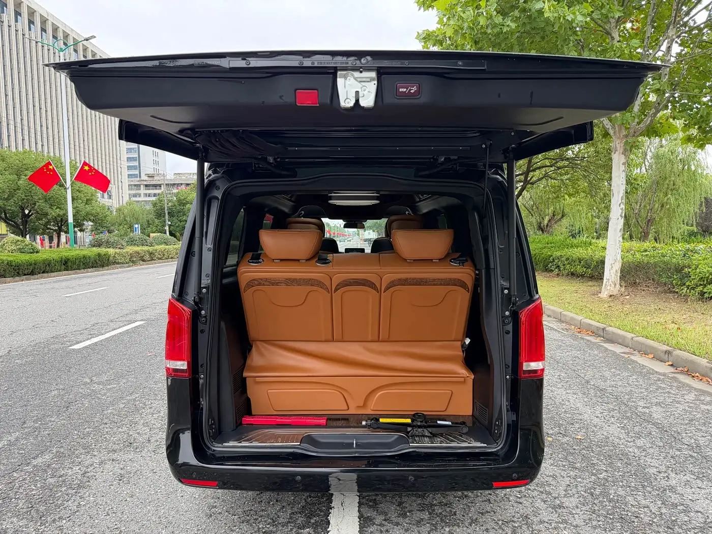 Mercedes-Benz V-Class 2020 — Photo 17/19
