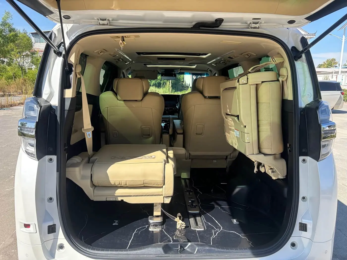 Toyota Vellfire 2021 — Photo 14/18
