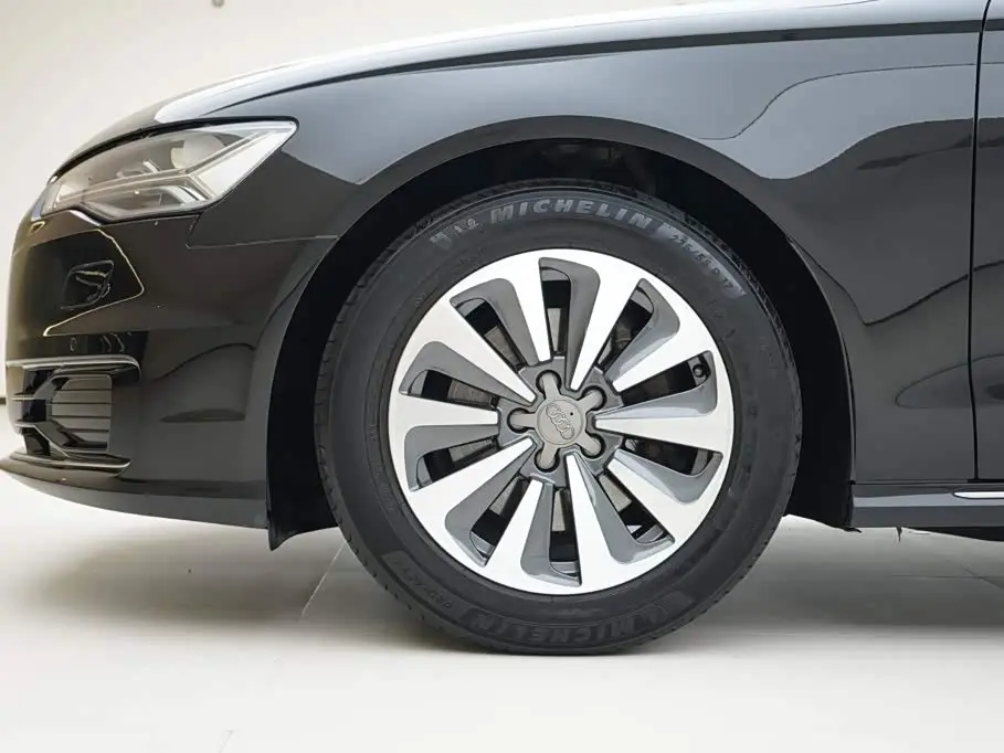 Audi A6L 2016 — ფოტო 14/19