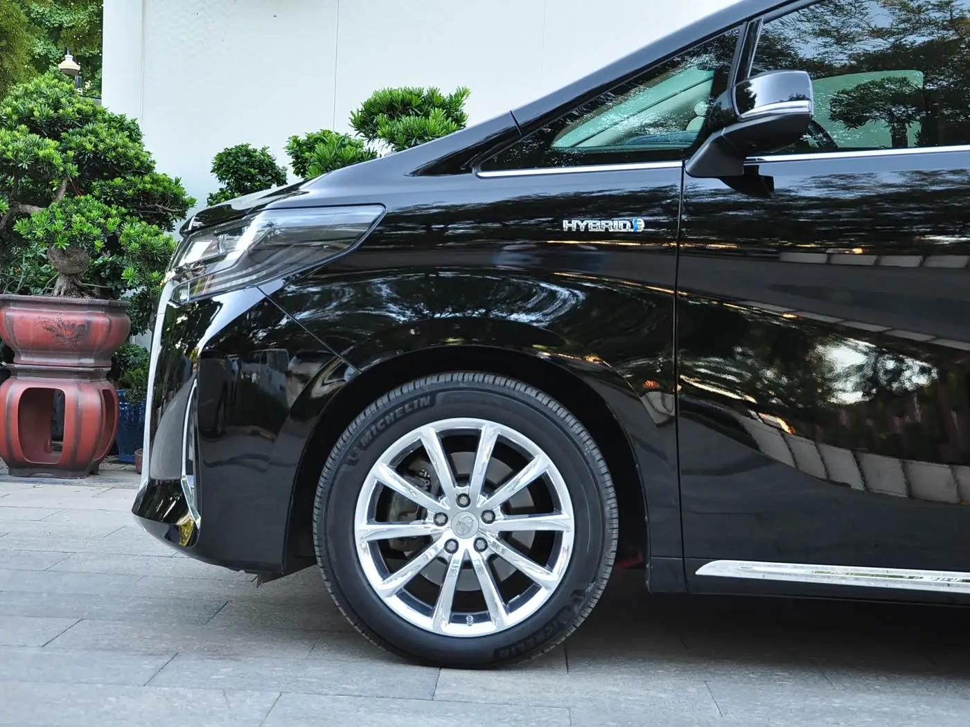 Toyota Alphard 2023 — Photo 4/17