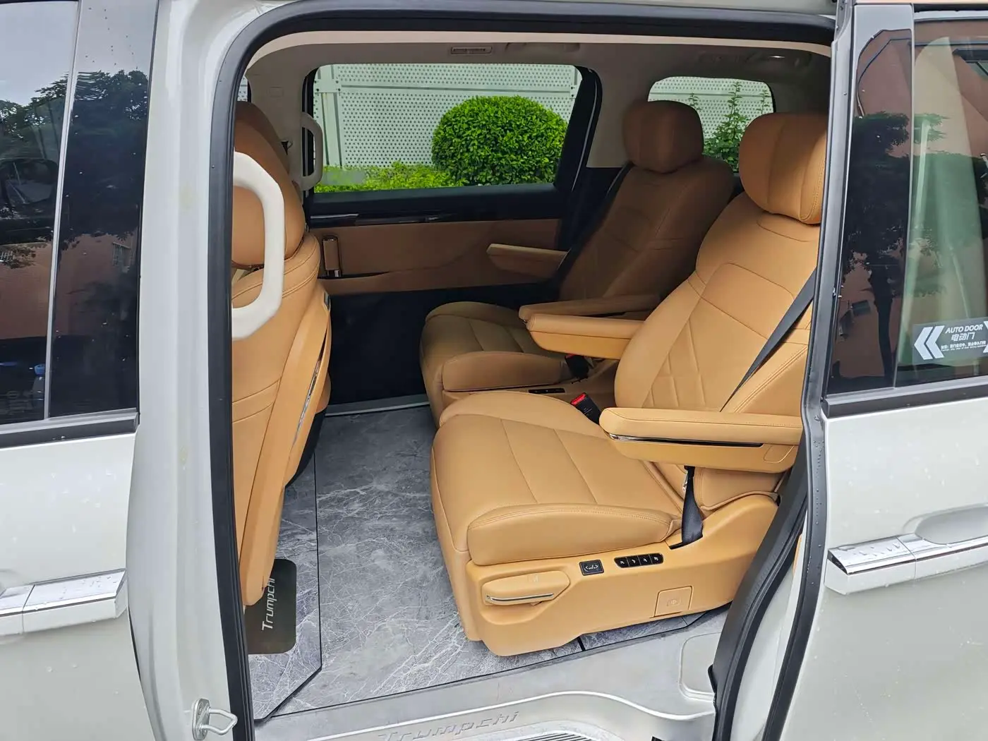 GAC Trumpchi Trumpchi E8 NEV 2025 — Photo 17/20
