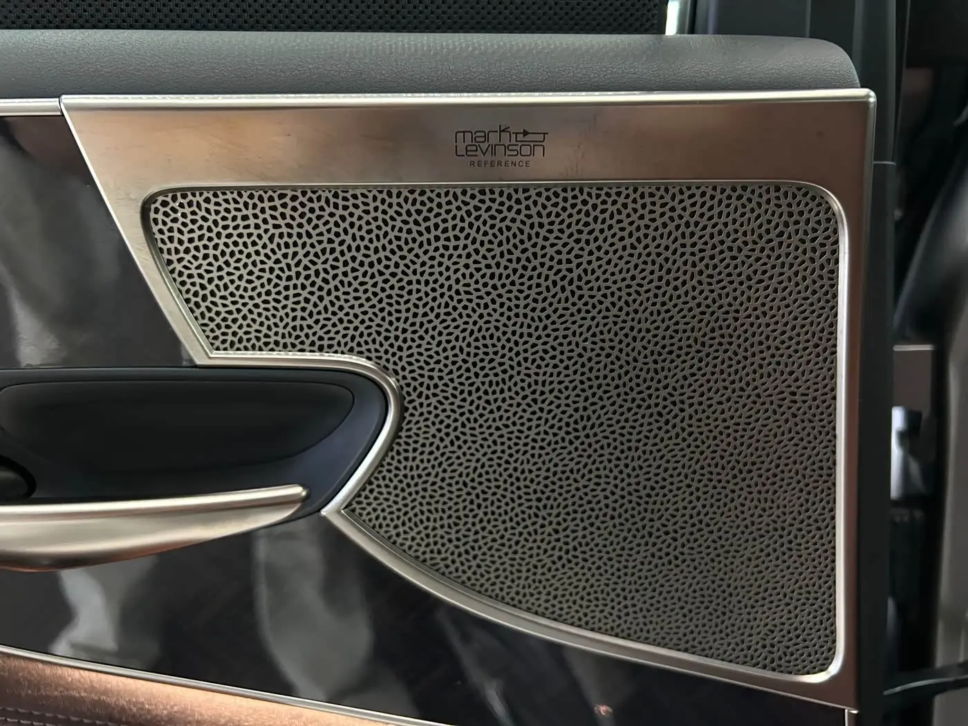 Lexus LS 2018 — Şəkil 9/20