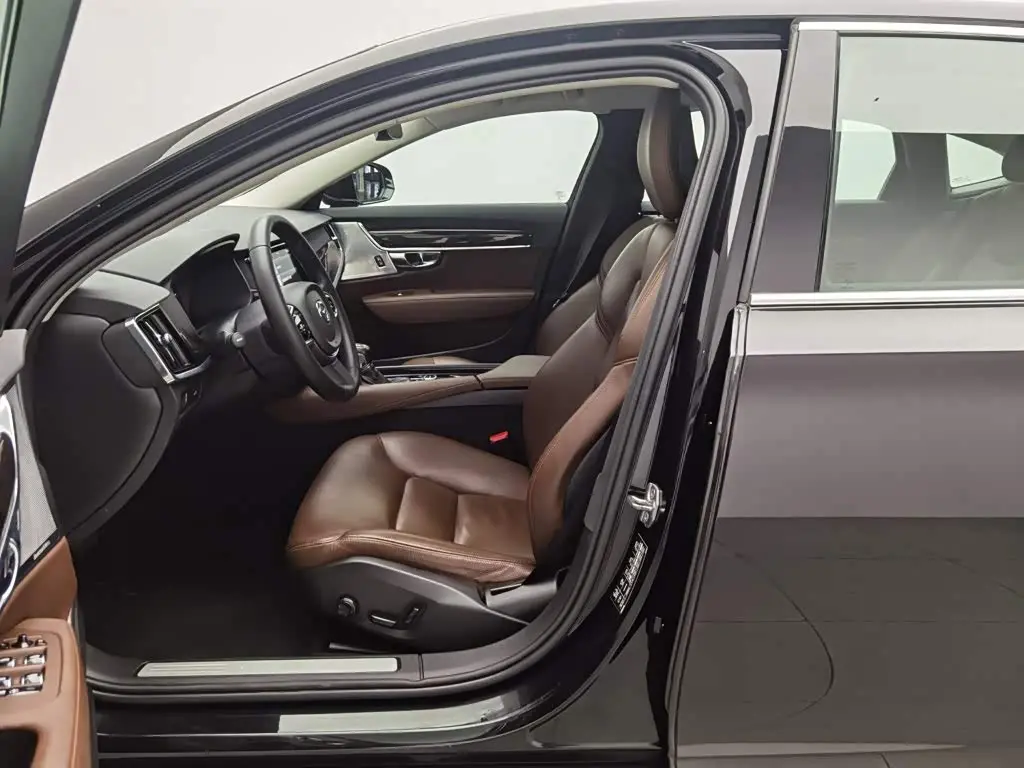 Volvo S90 2017 — Фото 10/20