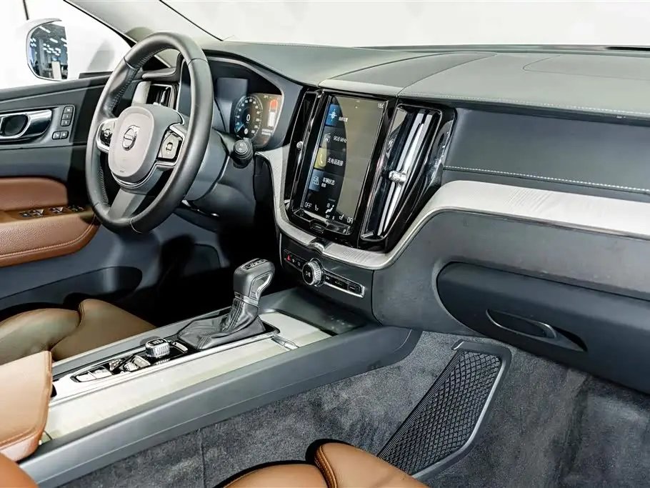 Volvo XC60 2020 — Фото 17/20