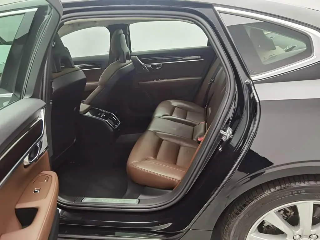 Volvo S90 2017 — Фото 15/20