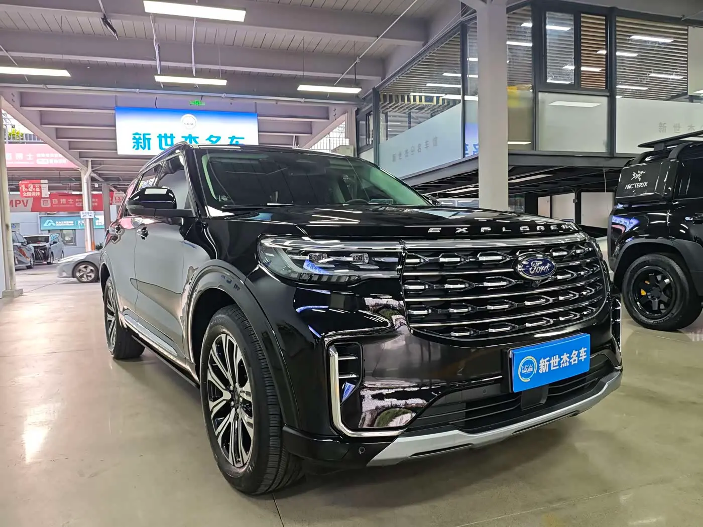 Ford Explorer 2024 — Photo 3/17