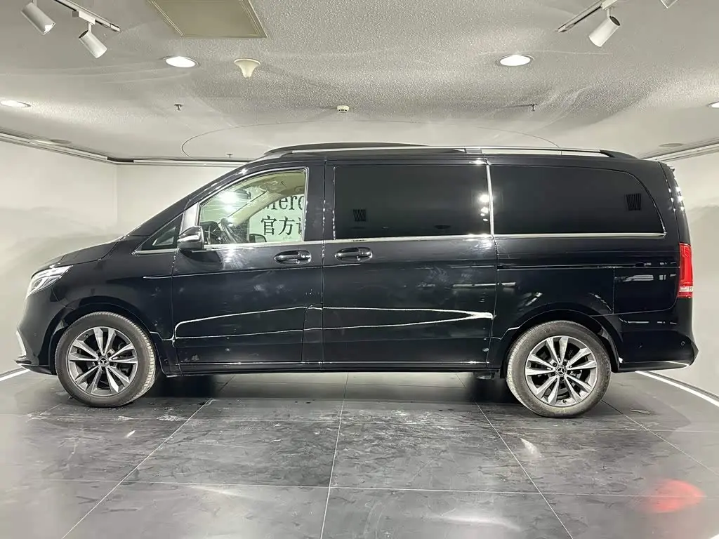 Mercedes-Benz V-Class 2021 — Photo 11/17