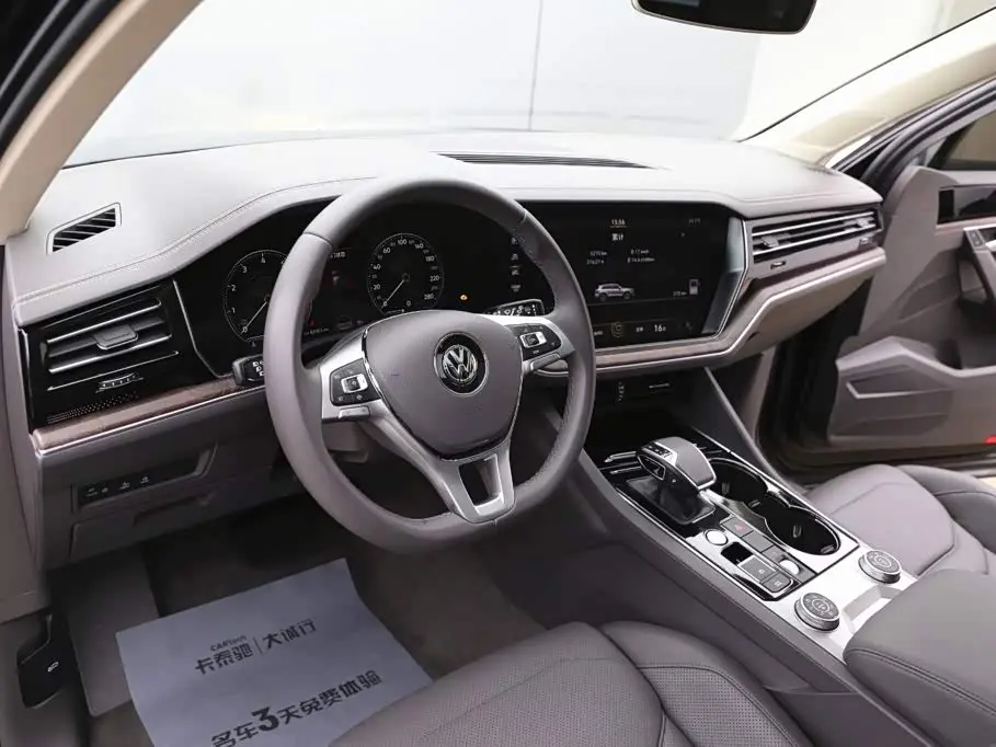 Volkswagen Touareg 2020 — Фото 13/20