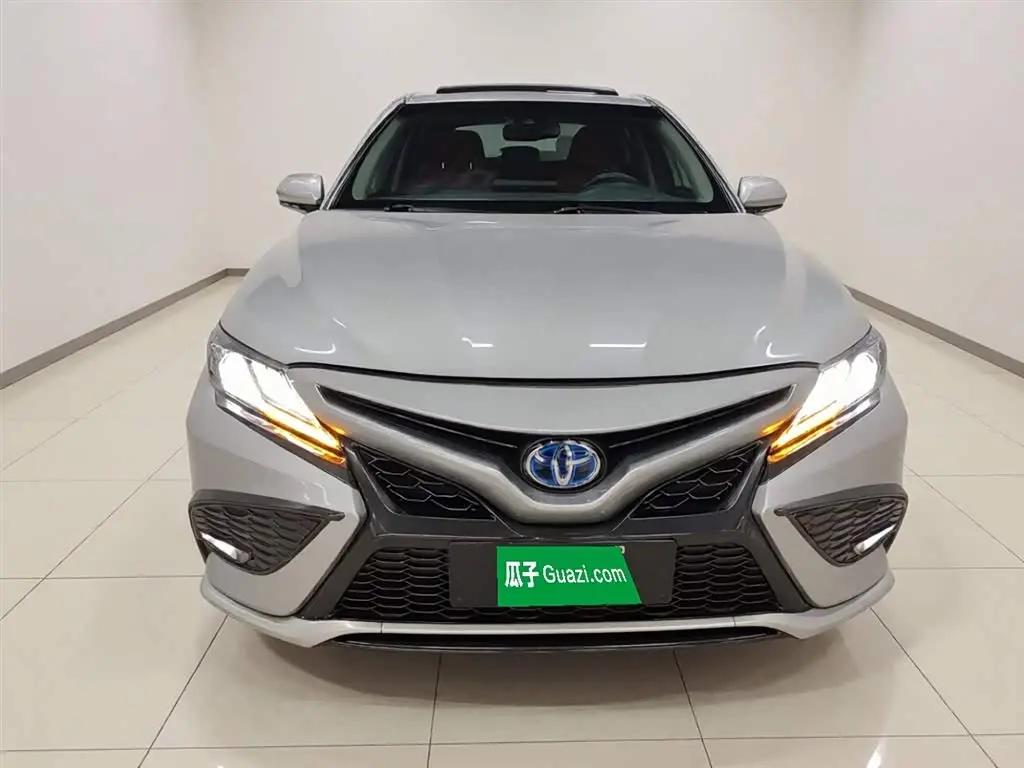 Toyota Camry 2022 — Фото 3/20