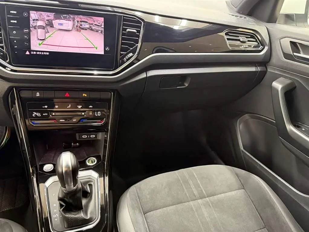 Volkswagen T-ROC 2021 — Photo 12/20