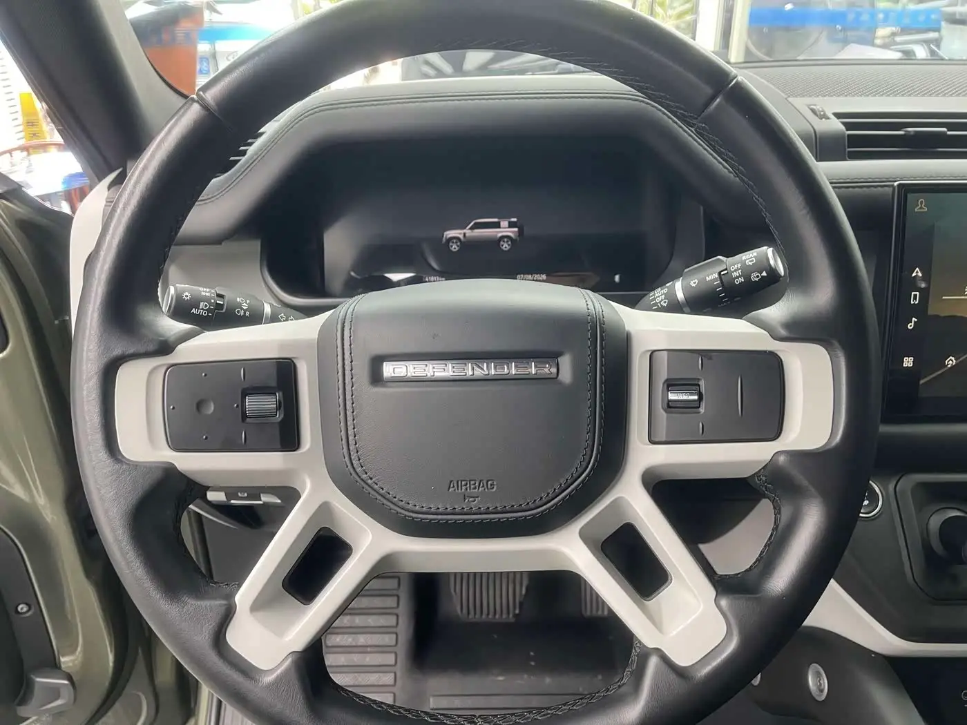 Land Rover Defender 2023 — Photo 3/9
