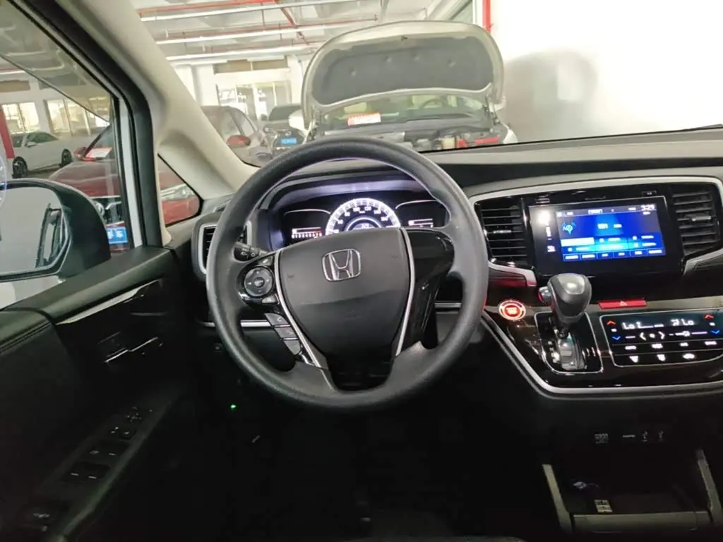 Honda Odyssey 2018 — Фото 7/20