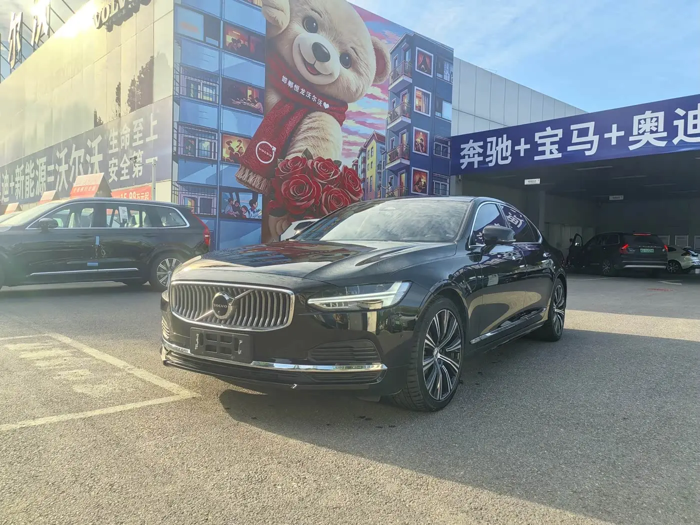 Volvo S90 Plug-in Hybrid 2021 — Фото 1/15