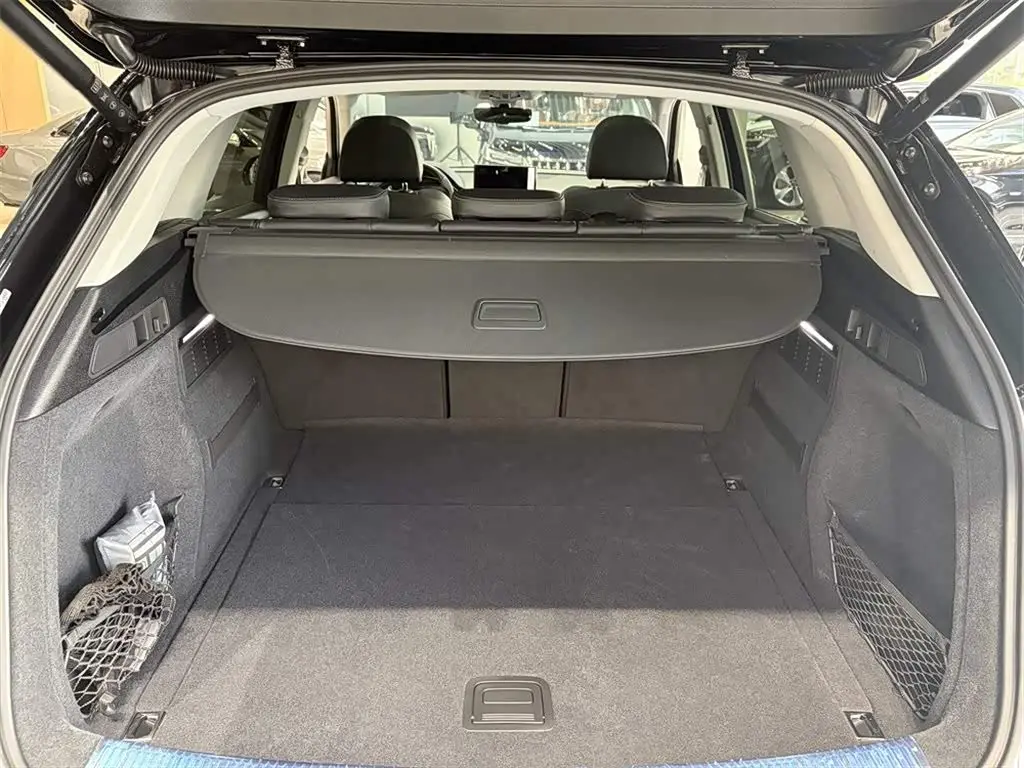 Audi Q5L 2022 — Photo 9/14