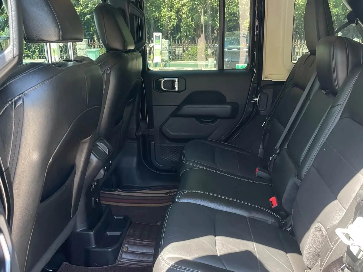 Jeep Wrangler 2020 — Фото 9/10
