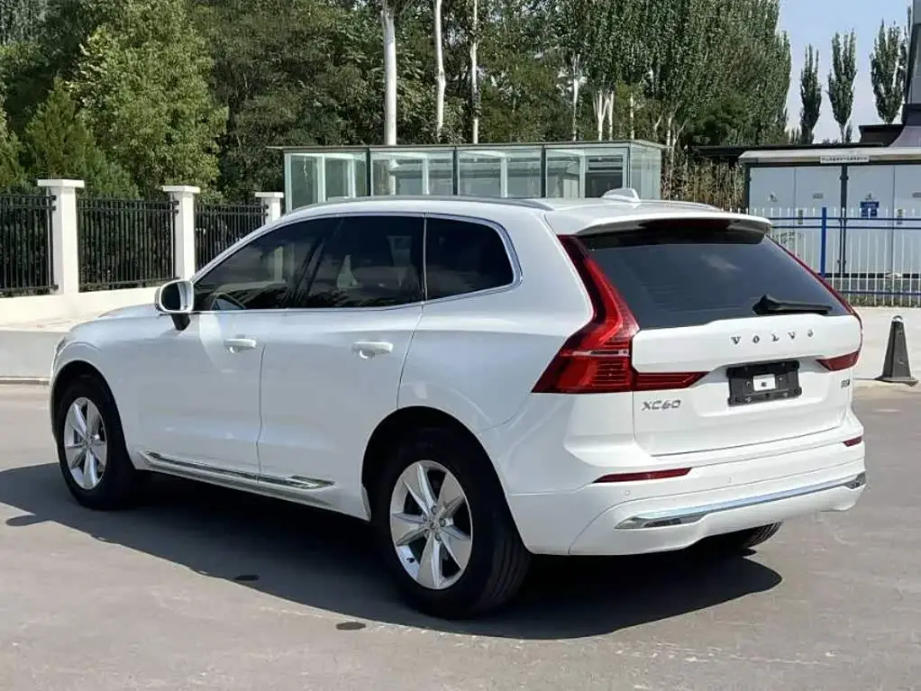 Volvo XC60 2021 — Фото 4/8