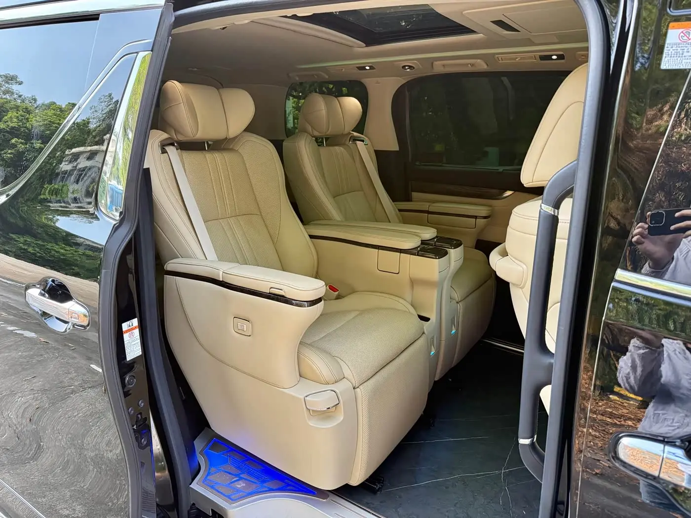 Toyota Alphard 2021 — Photo 15/20