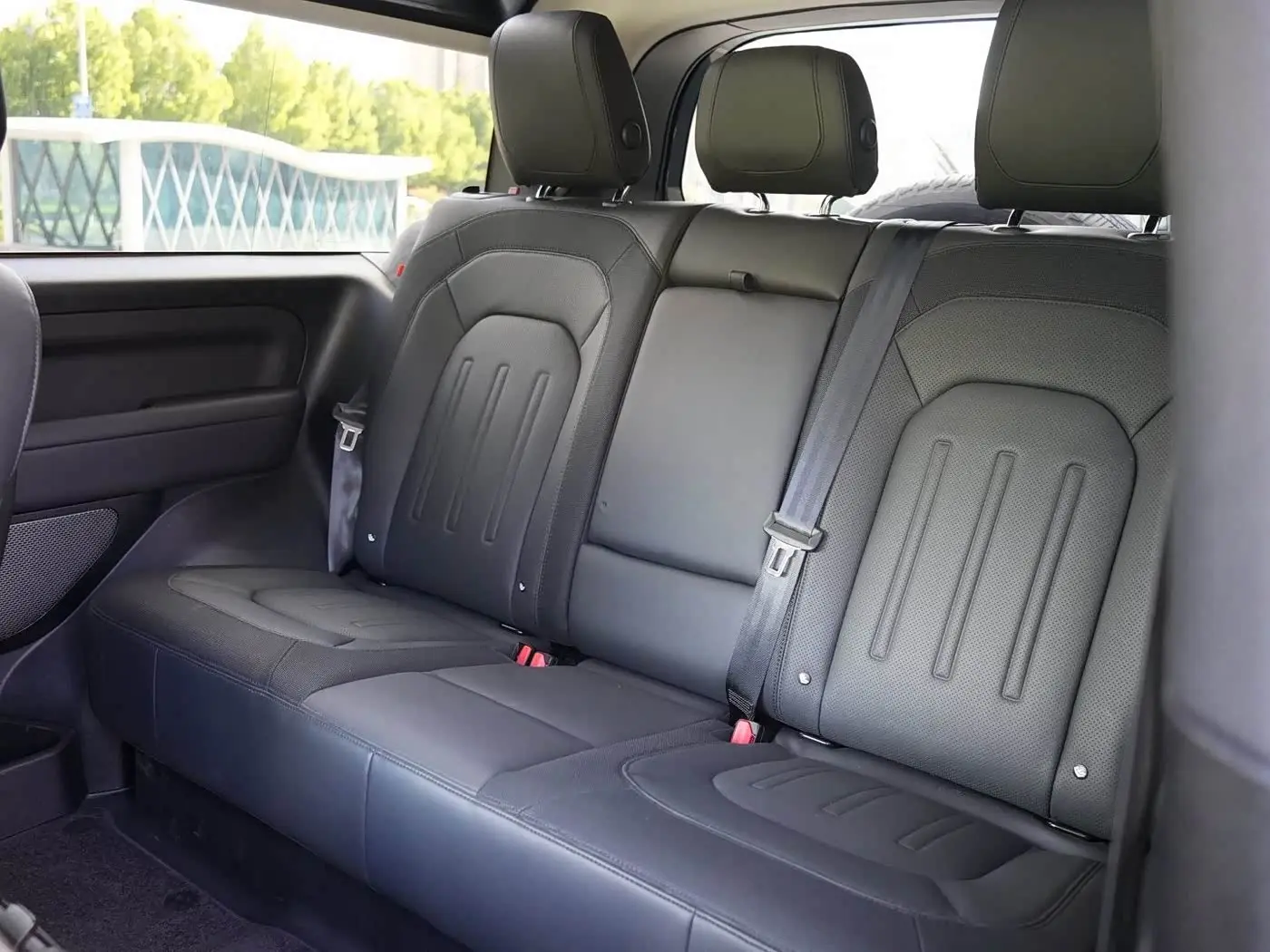 Land Rover Defender 2022 — Фото 10/14
