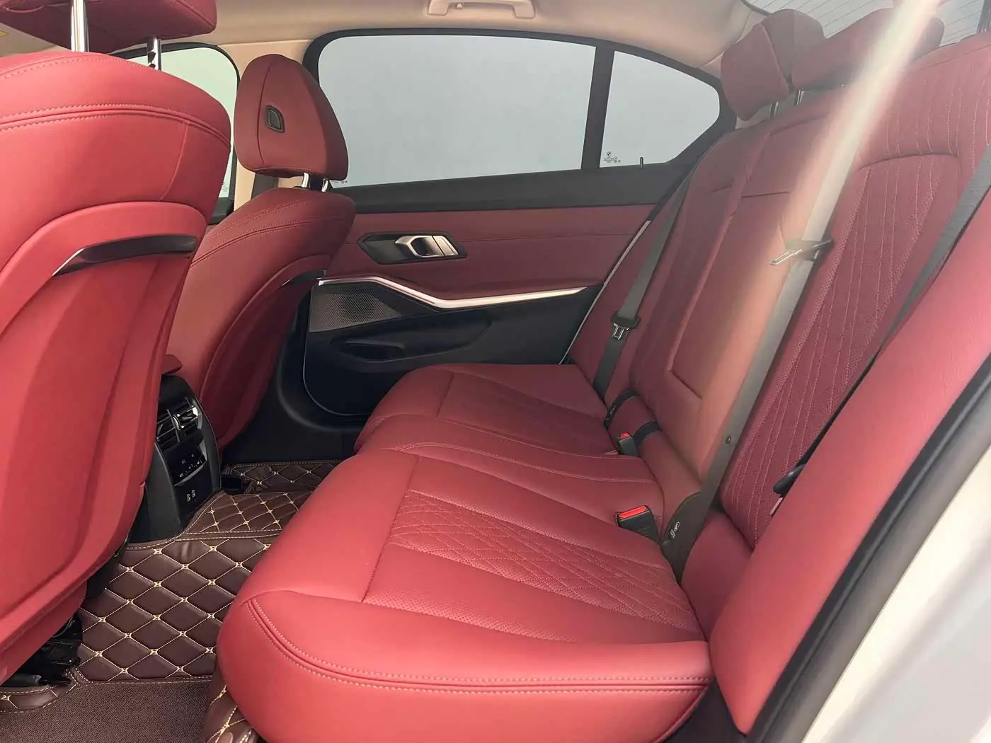 BMW 3 Series 2025 — Photo 7/15