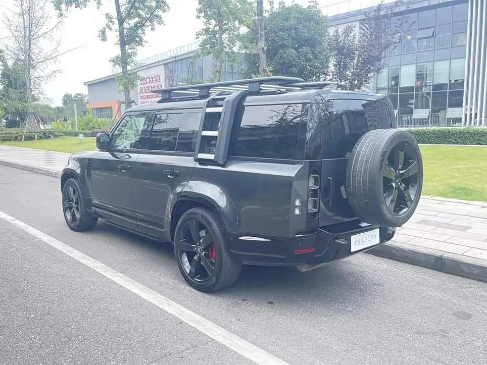 Land Rover Defender 2023 — Photo 8/20