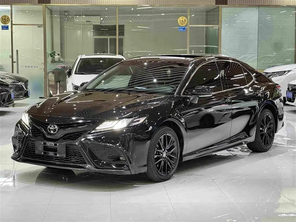 Toyota Camry 2023 — Photo 1/10