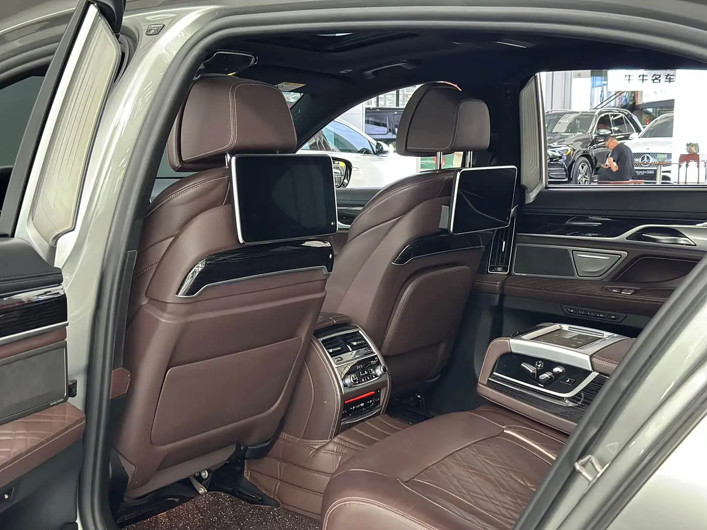 BMW 7 Series 2019 — Photo 9/12