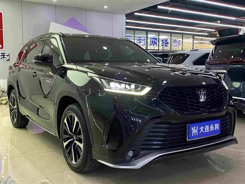 Toyota Crown Kluger 2024 — Photo 3/18