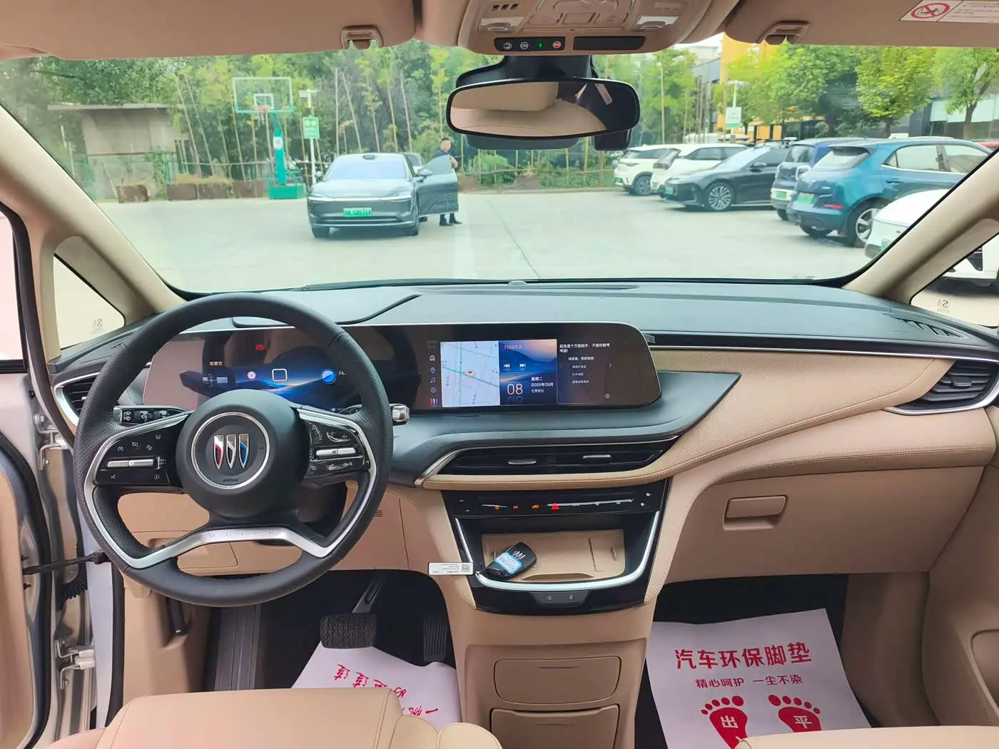 Buick GL8 New Energy 2025 — Photo 4/10