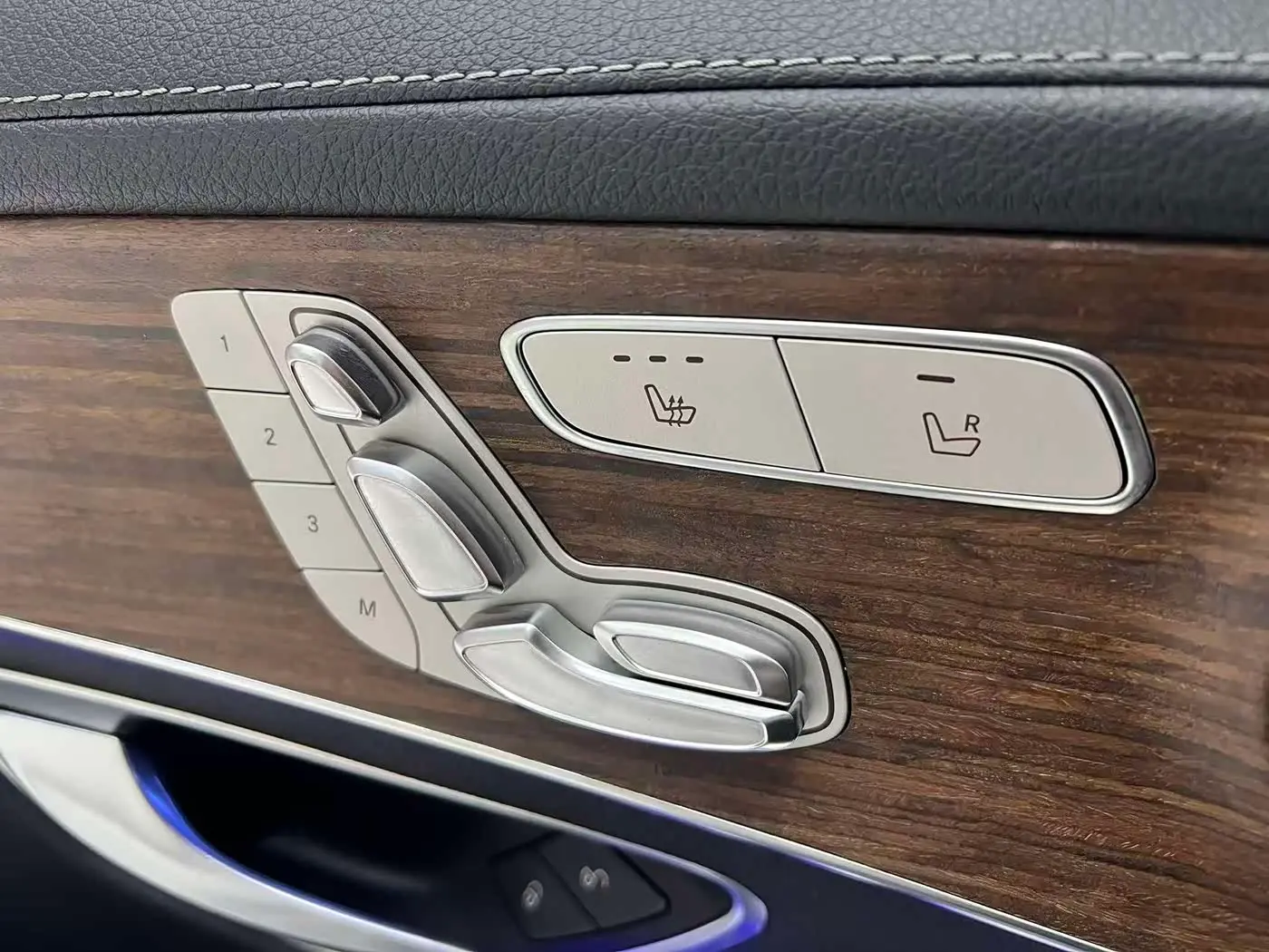Mercedes-Benz GLC 2021 — Photo 10/13