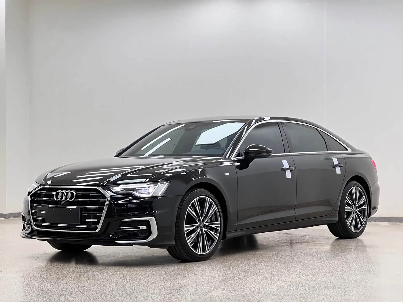 Audi A6L 2023 — Photo 1/20