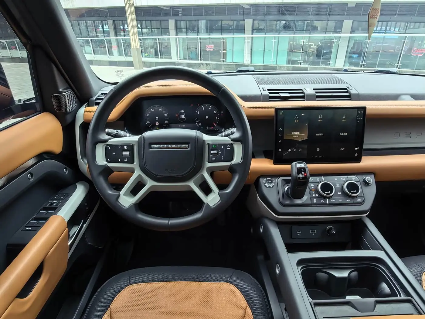 Land Rover Defender 2023 — ფოტო 12/19