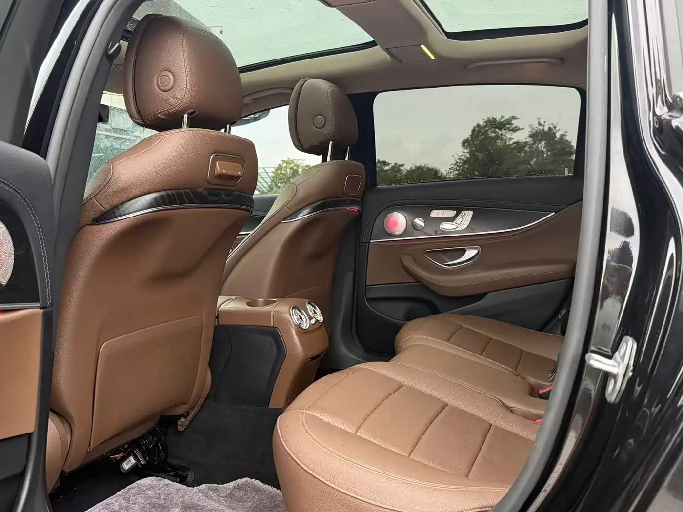 Mercedes-Benz E-Class 2019 — Photo 5/9
