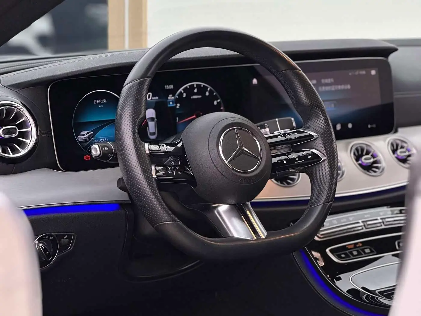 Mercedes-Benz E-Class 2021 — Photo 7/9