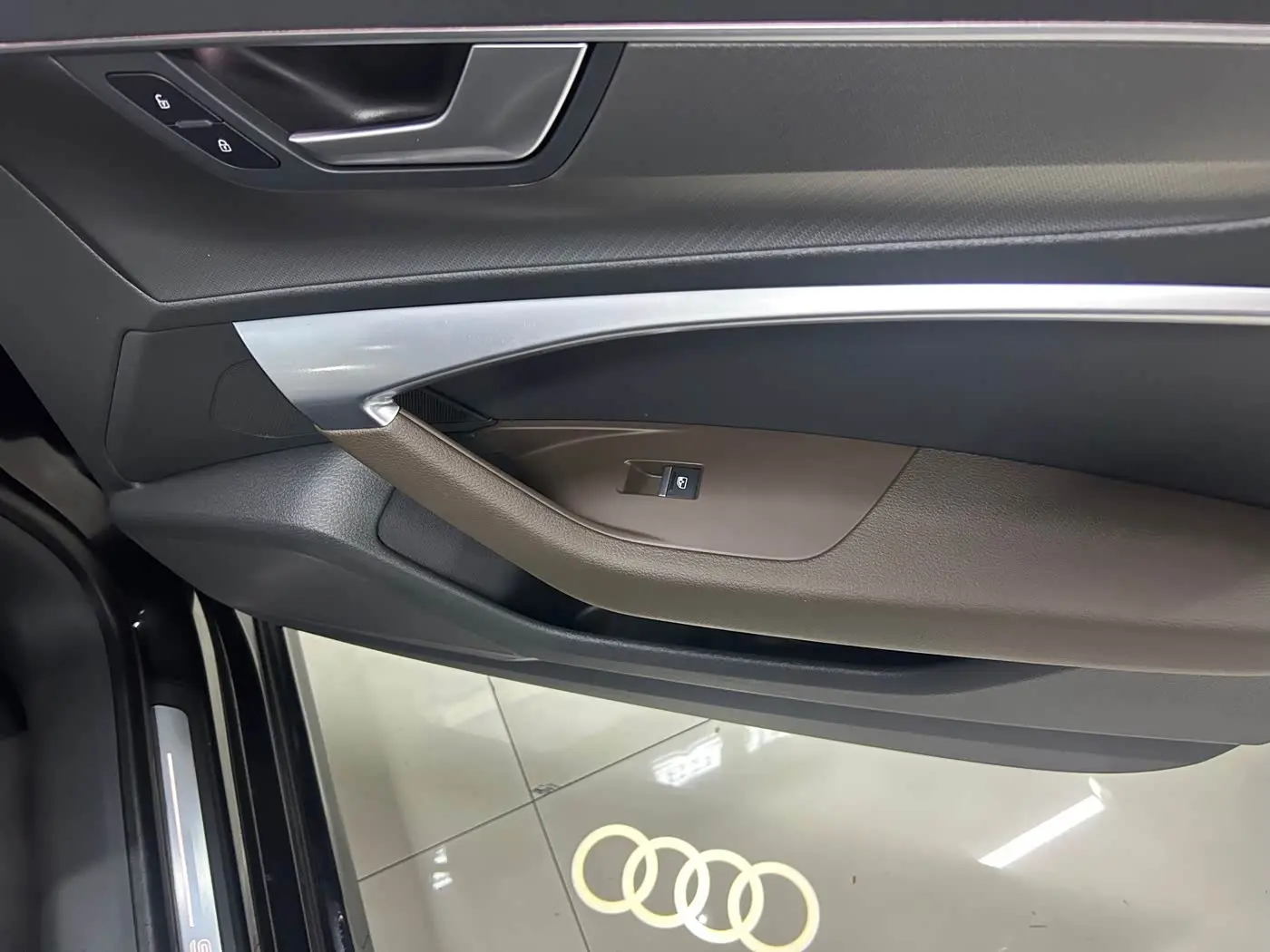 Audi A7L 2024 — Фото 14/20